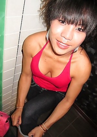 Short time barebacking with strong muscular Ladyboy Carrott