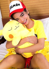 Yoyo gives a nice blowjob, even using the special ball to caress the shaft while her mouth engulfs the cocktip.