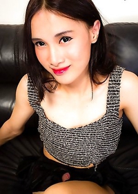 Pooh is an extremely cute, sexy and passable ladyboy in Bangkok. She just 19 years old.